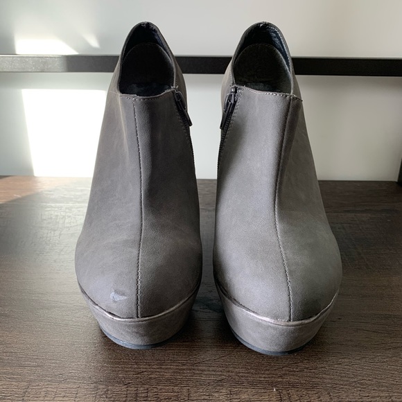 Shoe Dazzle Grey Ankle Booties with Wedge Heel - Picture 3 of 7